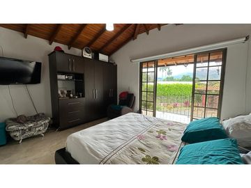 HERMOSA CASA CAMPESTRE CON PISCINA EN VENTA, SECTOR COMBIA PEREIRA