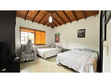 HERMOSA CASA CAMPESTRE CON PISCINA EN VENTA, SECTOR COMBIA PEREIRA