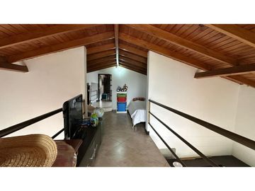 HERMOSA CASA CAMPESTRE CON PISCINA EN VENTA, SECTOR COMBIA PEREIRA