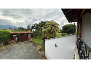 HERMOSA CASA CAMPESTRE CON PISCINA EN VENTA, SECTOR COMBIA PEREIRA