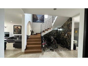 HERMOSA CASA CAMPESTRE CON PISCINA EN VENTA, SECTOR COMBIA PEREIRA
