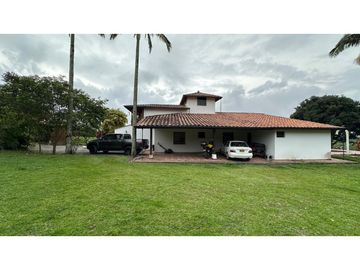 HERMOSA CASA CAMPESTRE CON PISCINA EN VENTA, SECTOR COMBIA PEREIRA