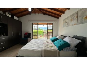 HERMOSA CASA CAMPESTRE CON PISCINA EN VENTA, SECTOR COMBIA PEREIRA