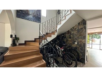 HERMOSA CASA CAMPESTRE CON PISCINA EN VENTA, SECTOR COMBIA PEREIRA