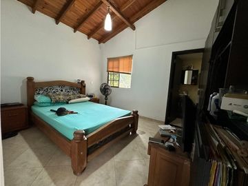HERMOSA CASA CAMPESTRE CON PISCINA EN VENTA, SECTOR COMBIA PEREIRA