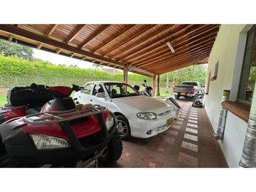 HERMOSA CASA CAMPESTRE CON PISCINA EN VENTA, SECTOR COMBIA PEREIRA