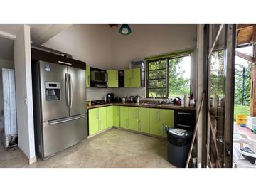 HERMOSA CASA CAMPESTRE CON PISCINA EN VENTA, SECTOR COMBIA PEREIRA