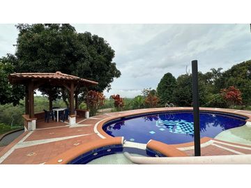 HERMOSA CASA CAMPESTRE CON PISCINA EN VENTA, SECTOR COMBIA PEREIRA