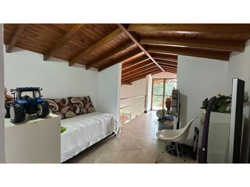 HERMOSA CASA CAMPESTRE CON PISCINA EN VENTA, SECTOR COMBIA PEREIRA