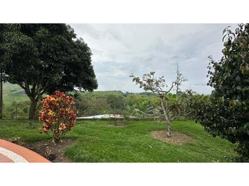 HERMOSA CASA CAMPESTRE CON PISCINA EN VENTA, SECTOR COMBIA PEREIRA