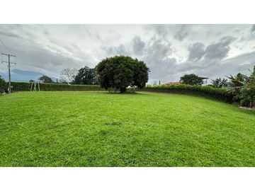 HERMOSA CASA CAMPESTRE CON PISCINA EN VENTA, SECTOR COMBIA PEREIRA