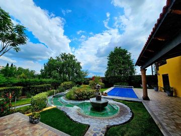 Casa con casita en San Miguel de Allende – Alberca, Paneles Solares y Casa Club