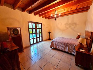 Casa con casita en San Miguel de Allende – Alberca, Paneles Solares y Casa Club