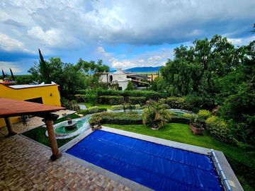 Casa con casita en San Miguel de Allende – Alberca, Paneles Solares y Casa Club