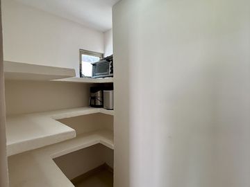 🏡 Residencia sobre Avenida Principal en Montebello – Amplios Espacios