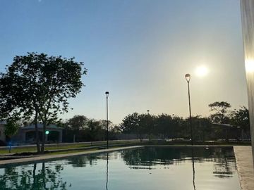 PRECIOSO TERRENO EN PRIVADA RESIDENCIAL CON AMENIDADES EN MERIDA.