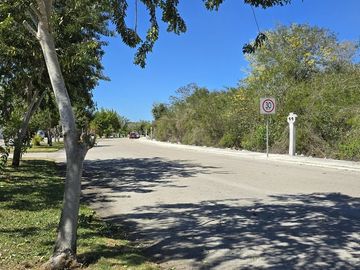PRECIOSO TERRENO EN PRIVADA RESIDENCIAL CON AMENIDADES EN MERIDA.