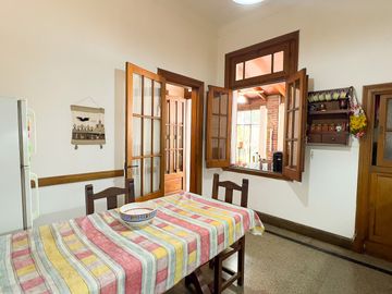 VENTA CASA 4 DORM. SEMICENTRO TANDIL