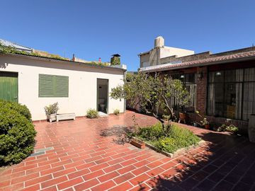 VENTA CASA 4 DORM. SEMICENTRO TANDIL