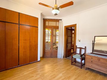 VENTA CASA 4 DORM. SEMICENTRO TANDIL