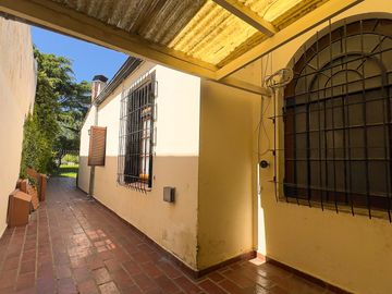 VENTA CASA 4 DORM. SEMICENTRO TANDIL