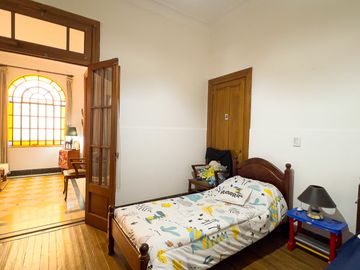 VENTA CASA 4 DORM. SEMICENTRO TANDIL
