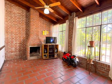VENTA CASA 4 DORM. SEMICENTRO TANDIL