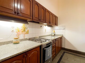 VENTA CASA 4 DORM. SEMICENTRO TANDIL