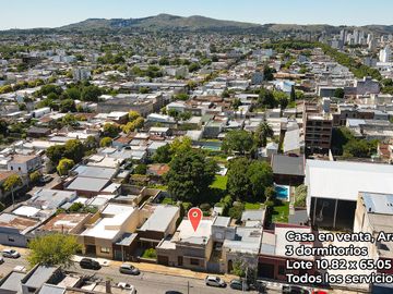 VENTA CASA 4 DORM. SEMICENTRO TANDIL