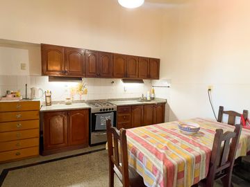 VENTA CASA 4 DORM. SEMICENTRO TANDIL