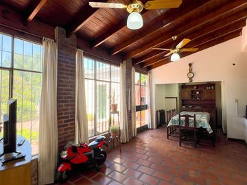 VENTA CASA 4 DORM. SEMICENTRO TANDIL