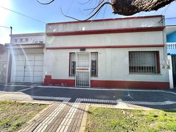 VENTA CASA 4 AMB+DPTO MONOAMB S/LOTE 400 M2 LOMAS