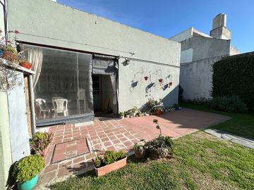 VENTA CASA 4 AMB+DPTO MONOAMB S/LOTE 400 M2 LOMAS