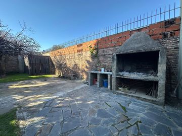 VENTA CASA 4 AMB+DPTO MONOAMB S/LOTE 400 M2 LOMAS