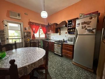 VENTA CASA 4 AMB+DPTO MONOAMB S/LOTE 400 M2 LOMAS