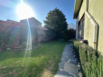VENTA CASA 4 AMB+DPTO MONOAMB S/LOTE 400 M2 LOMAS