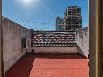 VENTA PH TIPO CASA DUPLEX EN CORAZON DE CABALLITO
