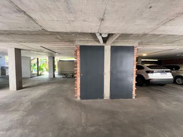 Venta depto cuatro amb en Castelar con cochera