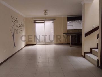 Casa Duplex-Instituto Rumiñahui-Sangolqui- 75000 negociables