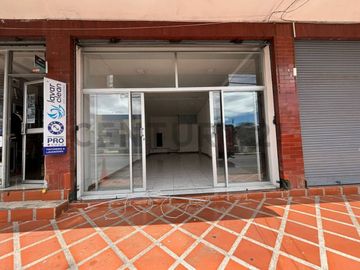 Rento local 100 m2 sector el Triangulo Av. Gral Enriquez - Valle de los Chillos