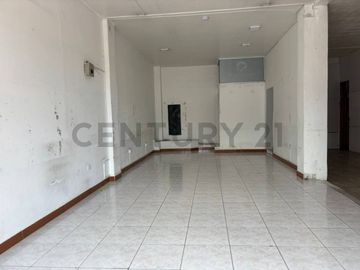 Rento local 100 m2 sector el Triangulo Av. Gral Enriquez - Valle de los Chillos