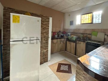 Venta Casa Esquinera Productiva  en Sauces 3 Pcev.