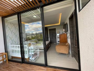 En venta casa con patio en conjunto privado. Sector Tumbaco