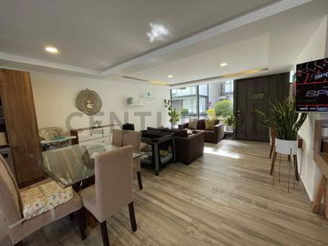En venta casa con patio en conjunto privado. Sector Tumbaco