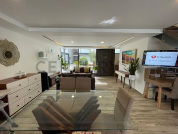 En venta casa con patio en conjunto privado. Sector Tumbaco