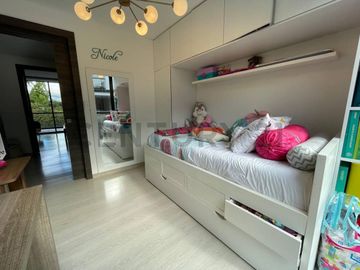 En venta casa con patio en conjunto privado. Sector Tumbaco