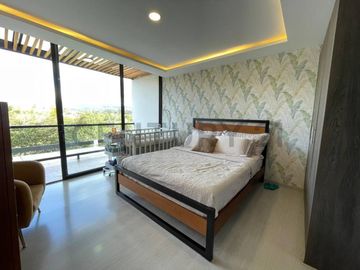En venta casa con patio en conjunto privado. Sector Tumbaco