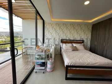En venta casa con patio en conjunto privado. Sector Tumbaco