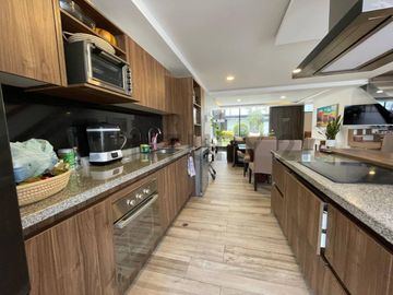 En venta casa con patio en conjunto privado. Sector Tumbaco
