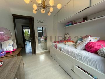 En venta casa con patio en conjunto privado. Sector Tumbaco